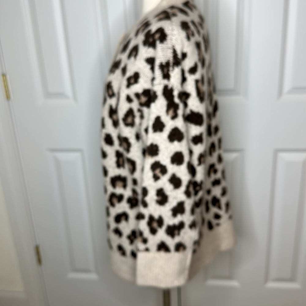 J. Crew Oversized Sweater Cardigan in Leopard Print SzM - Picture 5 of 11